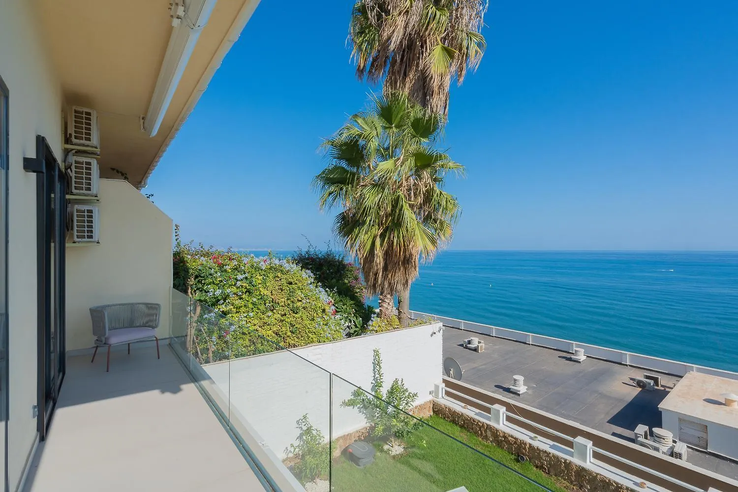 アパート Seaside Tranquility And Urban Luxury - Stylish Duplex In Torremolinos W Jacuzziアパートメント