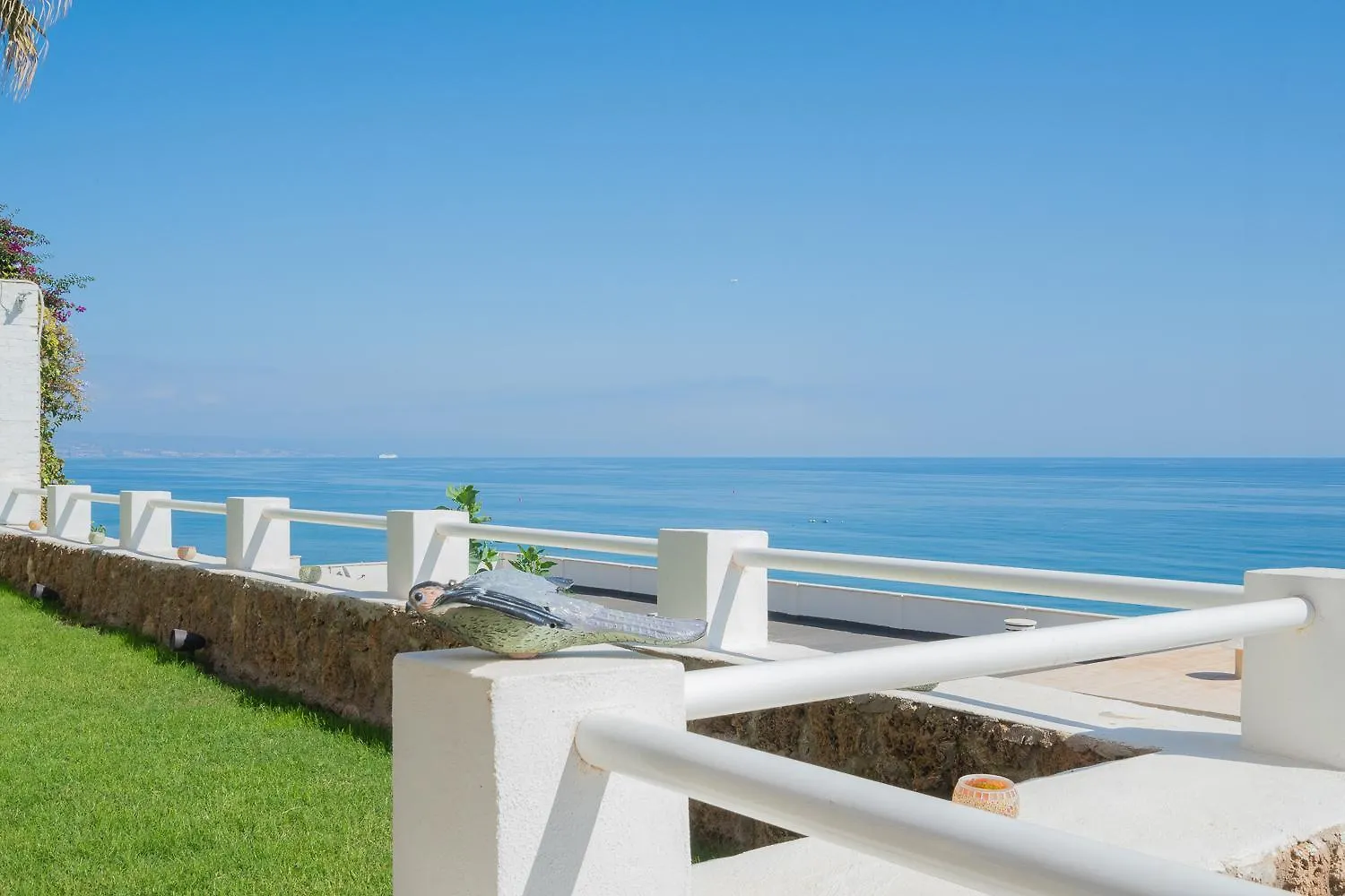 Seaside Tranquility And Urban Luxury - Stylish Duplex In Torremolinos W Jacuzziアパートメント 0*,