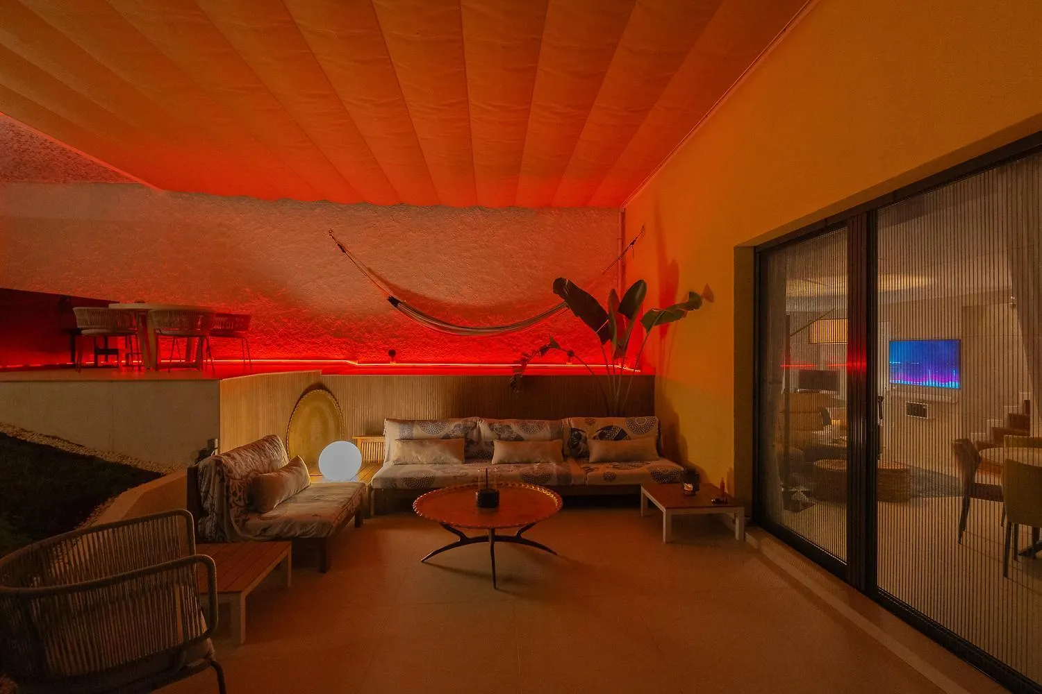 Seaside Tranquility And Urban Luxury - Stylish Duplex In Torremolinos W Jacuzziアパートメント アパート