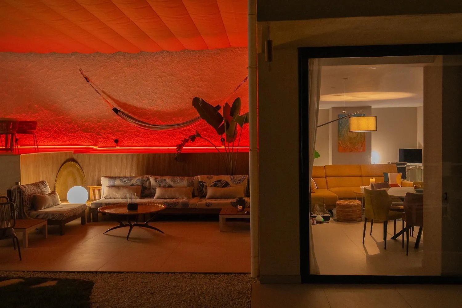 Seaside Tranquility And Urban Luxury - Stylish Duplex In Torremolinos W Jacuzziアパートメント スペイン