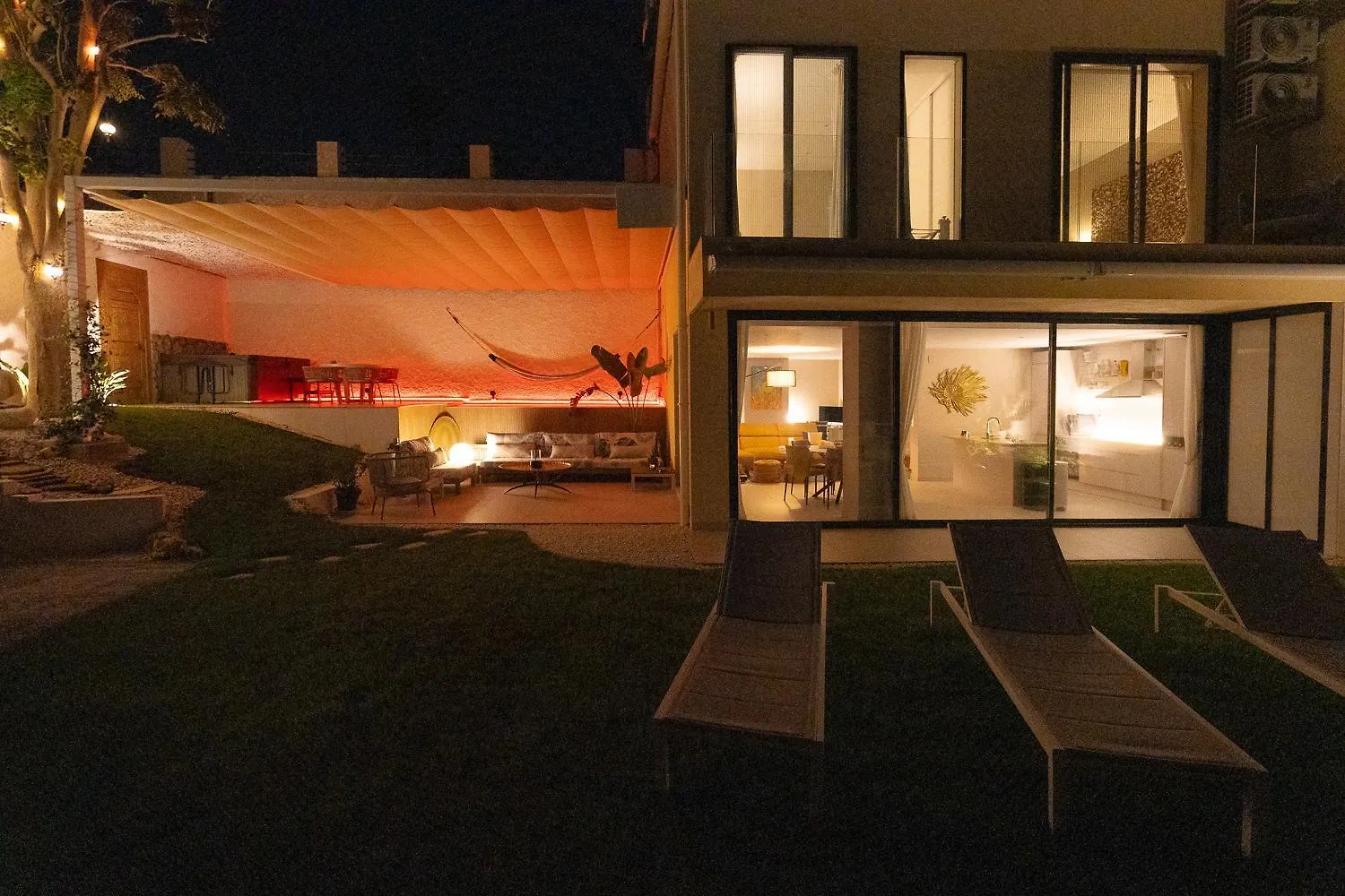 アパート Seaside Tranquility And Urban Luxury - Stylish Duplex In Torremolinos W Jacuzziアパートメント