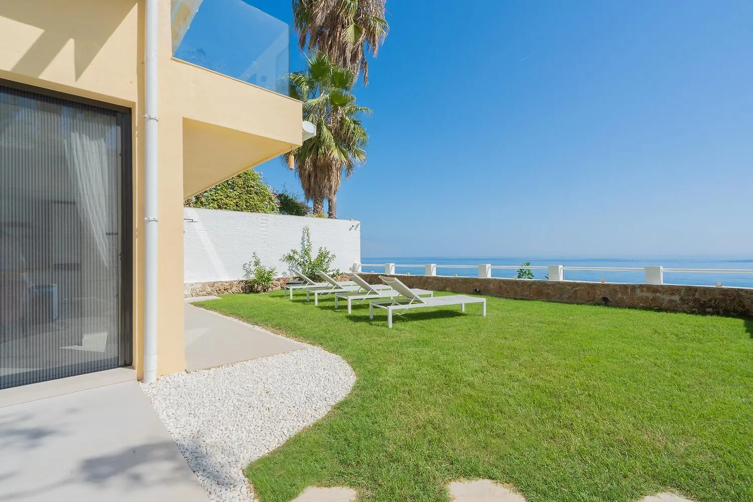 Seaside Tranquility And Urban Luxury - Stylish Duplex In Torremolinos W Jacuzziアパートメント 0*,