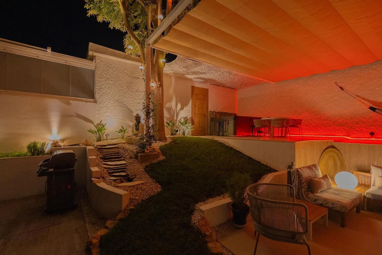 Seaside Tranquility And Urban Luxury - Stylish Duplex In Torremolinos W Jacuzziアパートメント