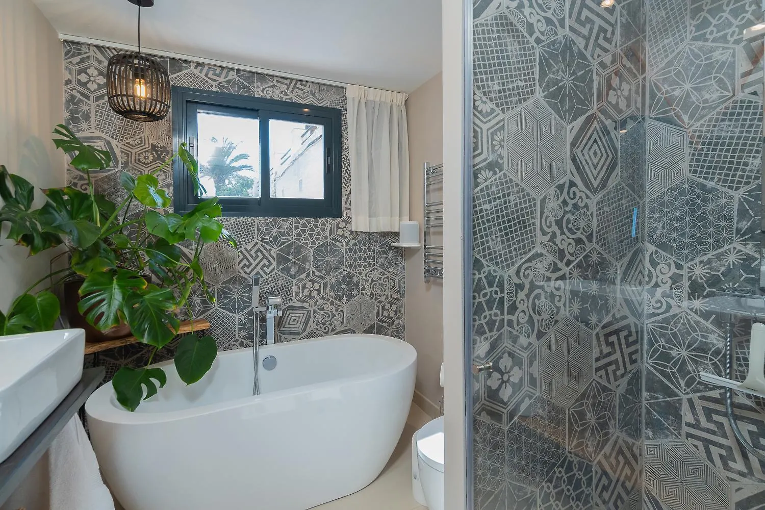 アパート Seaside Tranquility And Urban Luxury - Stylish Duplex In Torremolinos W Jacuzziアパートメント スペイン