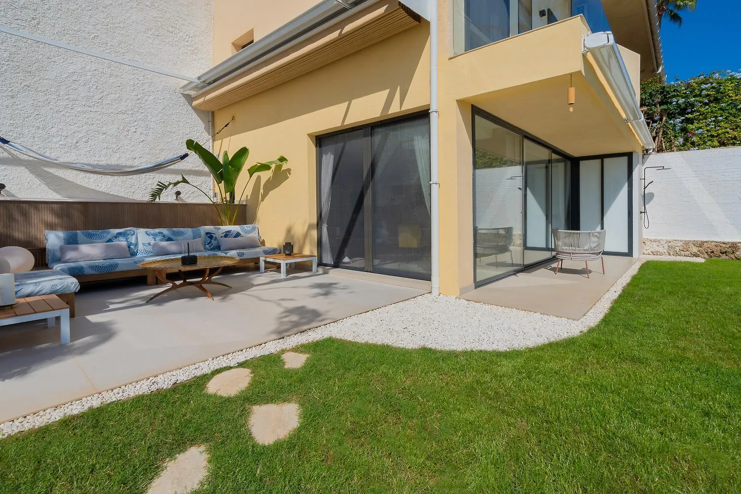 Seaside Tranquility And Urban Luxury - Stylish Duplex In Torremolinos W Jacuzziアパートメント