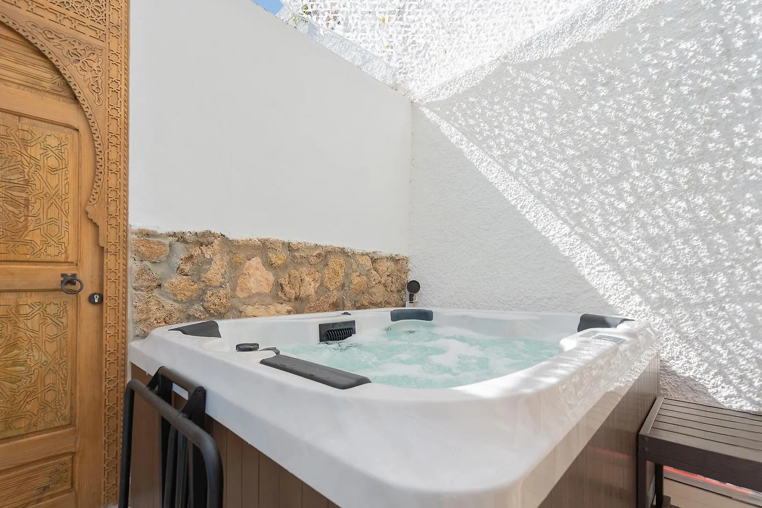 Seaside Tranquility And Urban Luxury - Stylish Duplex In Torremolinos W Jacuzziアパートメント