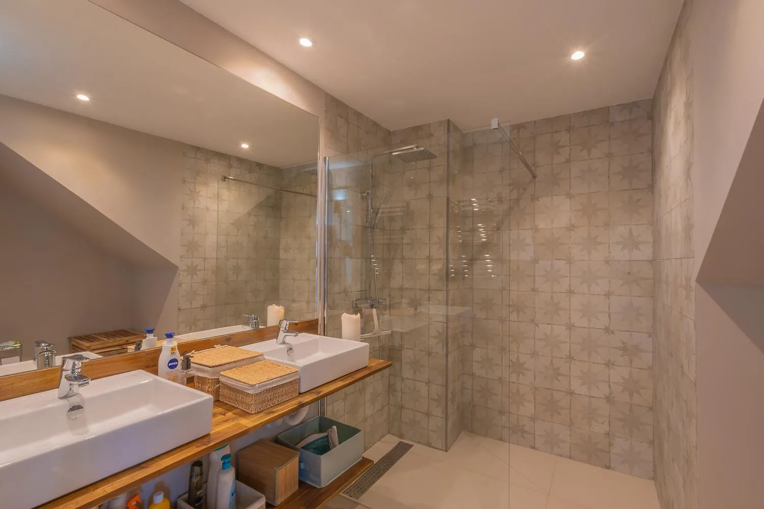 Seaside Tranquility And Urban Luxury - Stylish Duplex In Torremolinos W Jacuzziアパートメント アパート