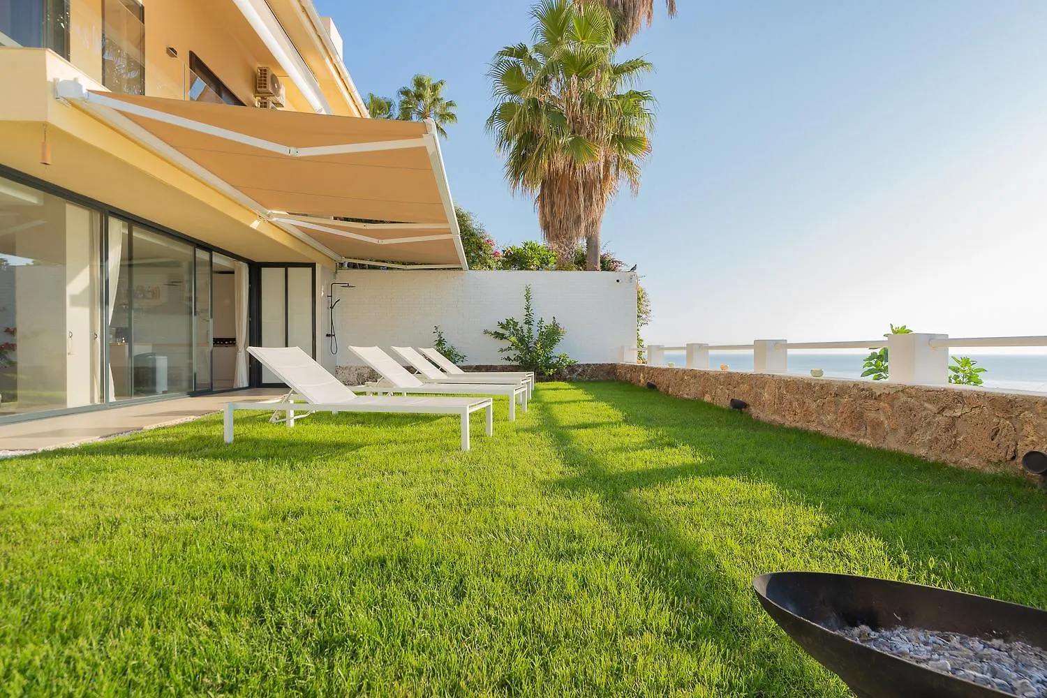 Seaside Tranquility And Urban Luxury - Stylish Duplex In Torremolinos W Jacuzzi Apartment