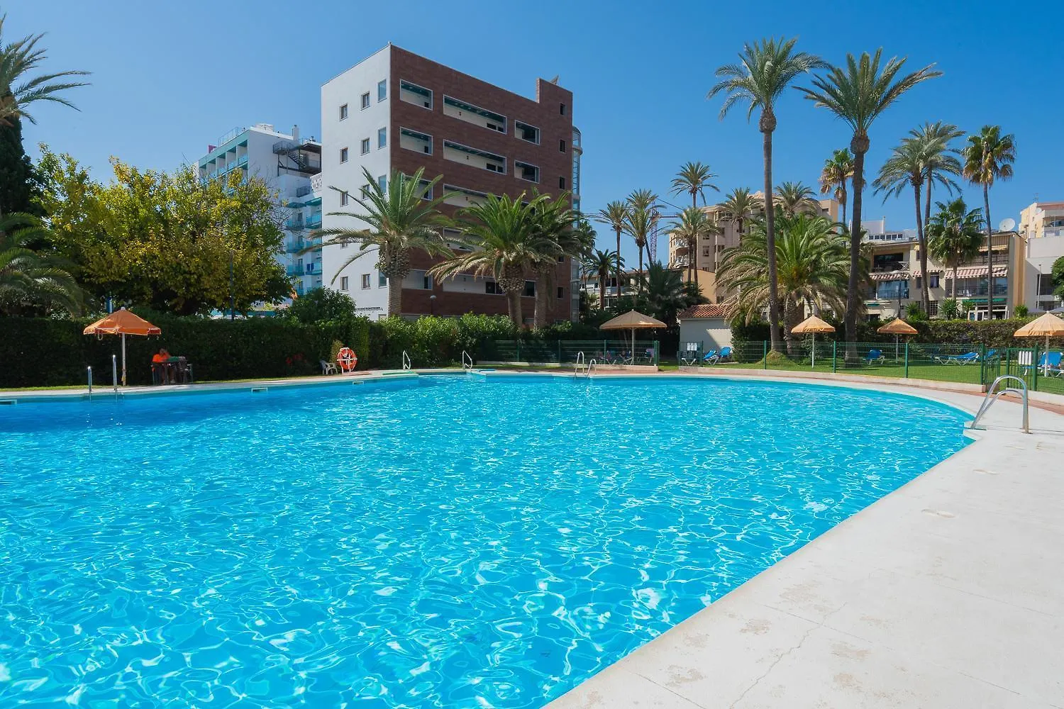 Seaside Tranquility And Urban Luxury - Stylish Duplex In Torremolinos W Jacuzzi Apartment