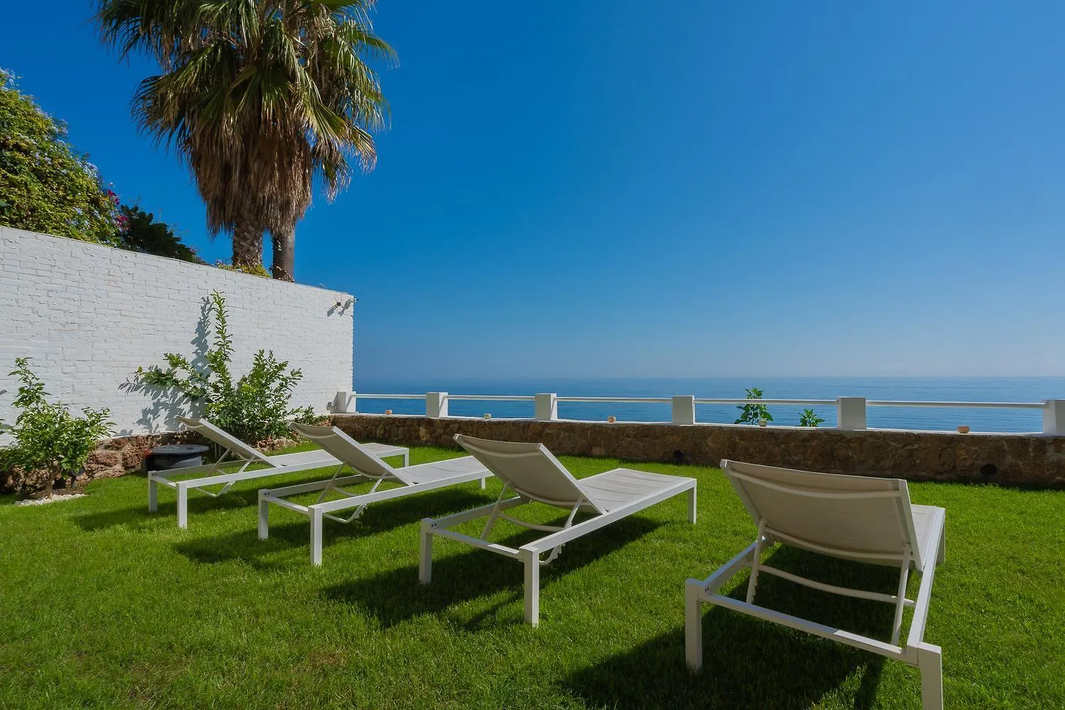Seaside Tranquility And Urban Luxury - Stylish Duplex In Torremolinos W Jacuzzi Apartment