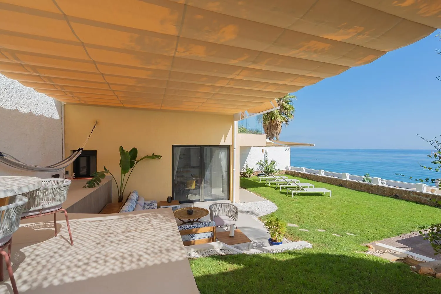 Seaside Tranquility And Urban Luxury - Stylish Duplex In Torremolinos W Jacuzzi Apartment