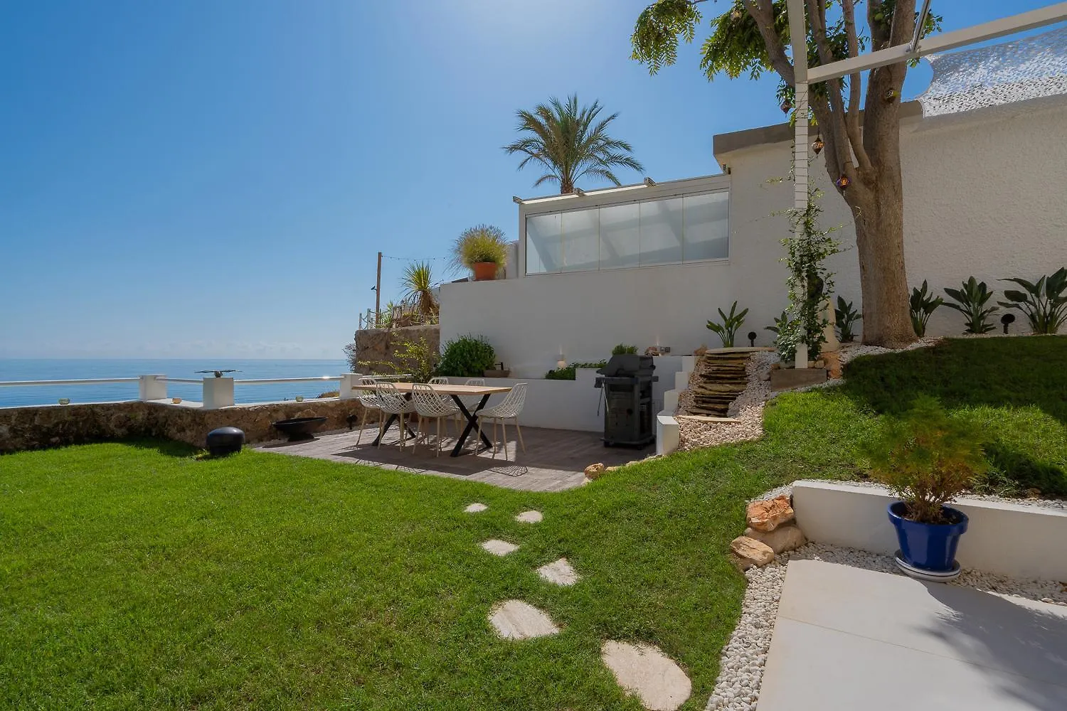 Seaside Tranquility And Urban Luxury - Stylish Duplex In Torremolinos W Jacuzzi Apartment