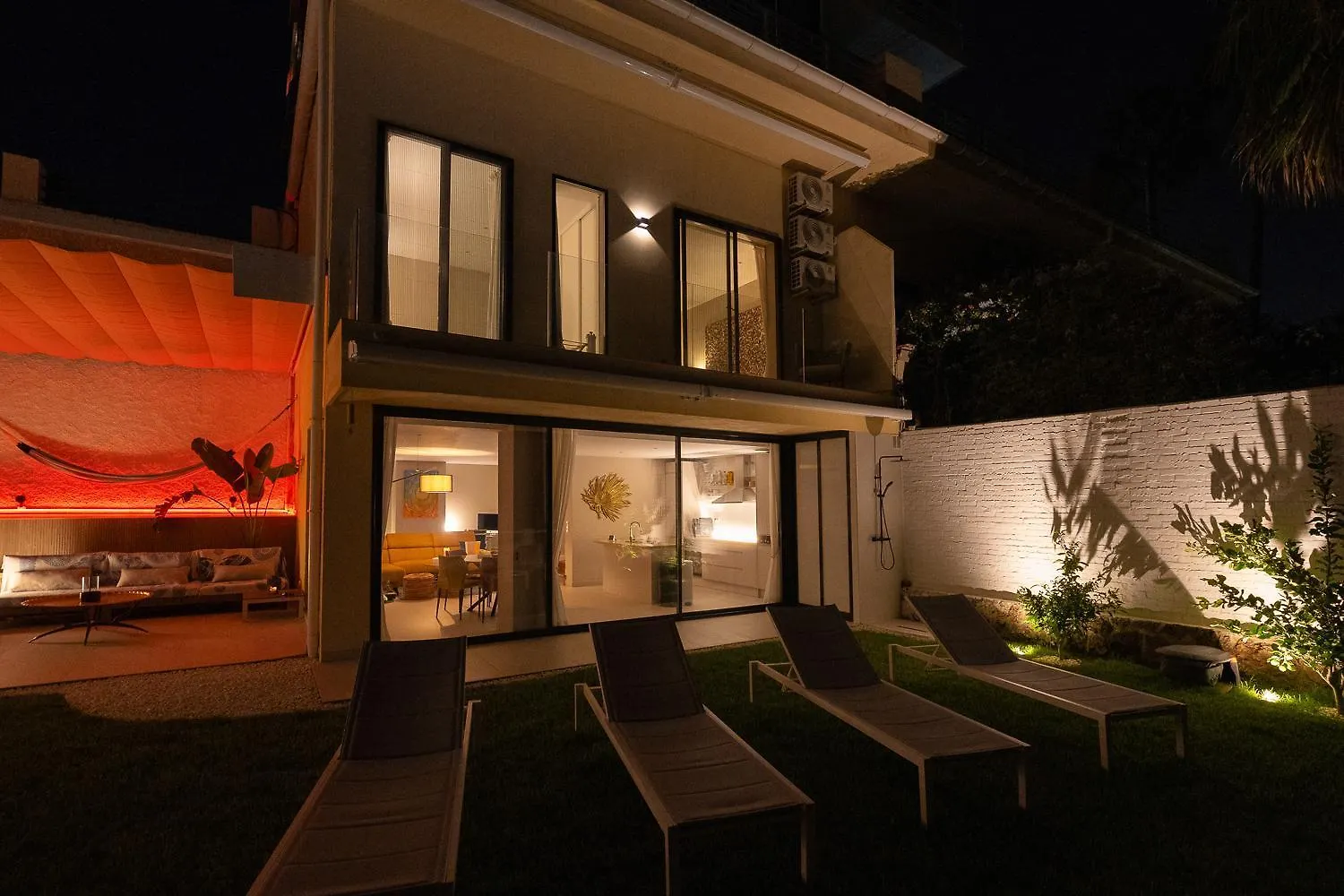 Seaside Tranquility And Urban Luxury - Stylish Duplex In Torremolinos W Jacuzzi Apartment
