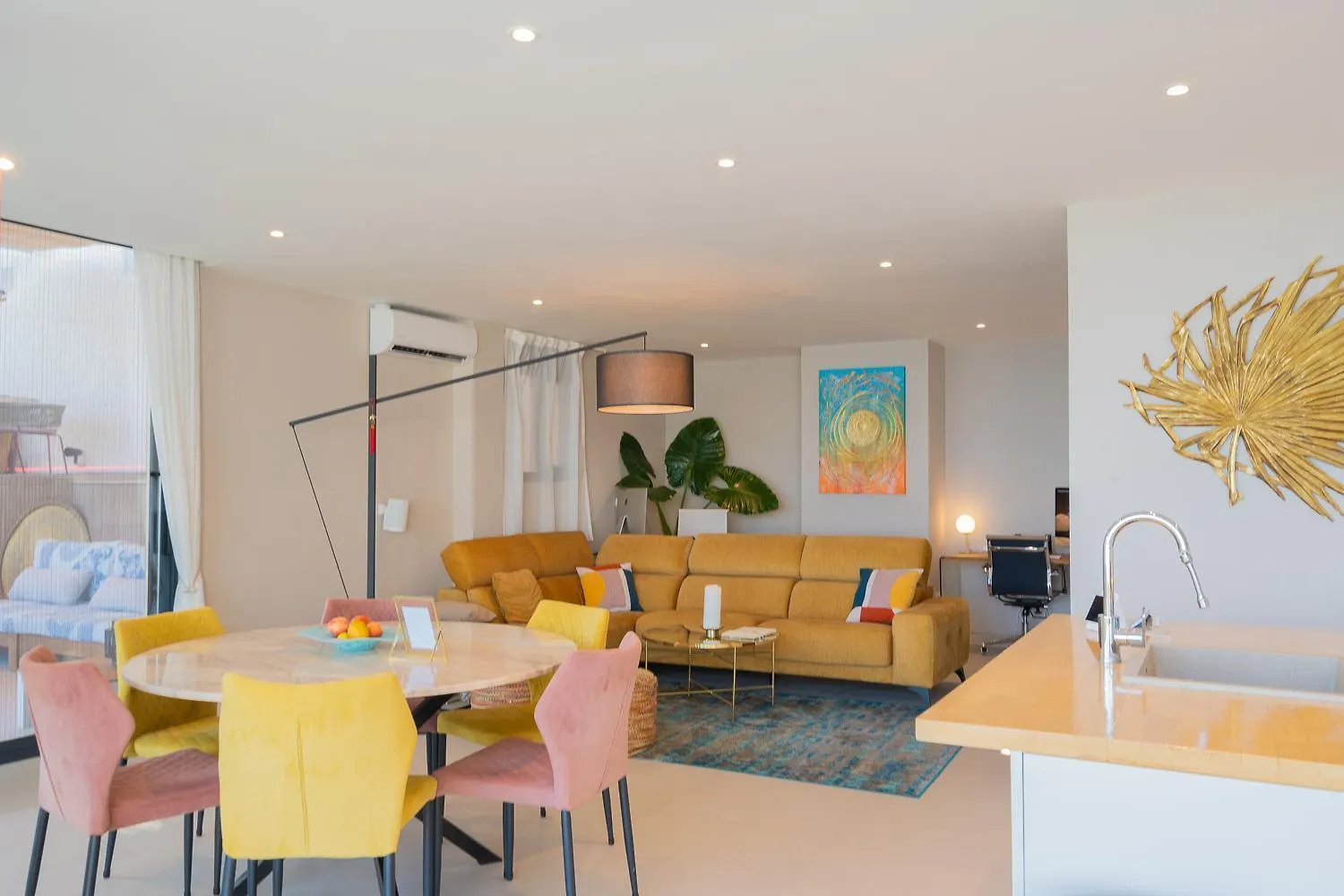 Seaside Tranquility And Urban Luxury - Stylish Duplex In Torremolinos W Jacuzzi Διαμέρισμα