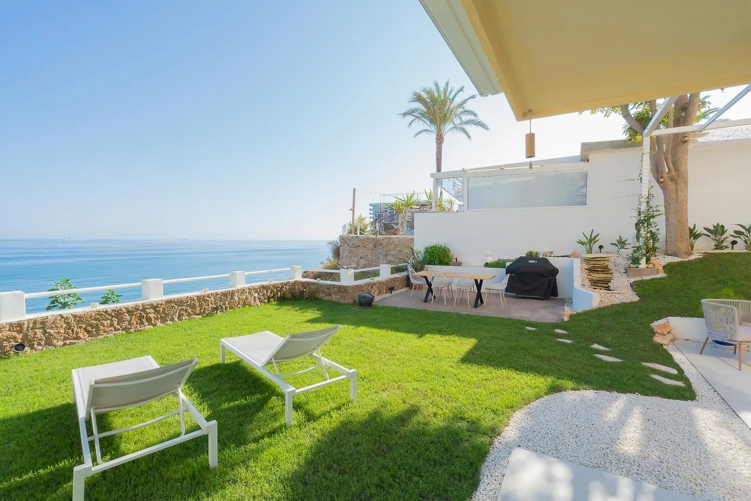 Seaside Tranquility And Urban Luxury - Stylish Duplex In Torremolinos W Jacuzzi Apartment